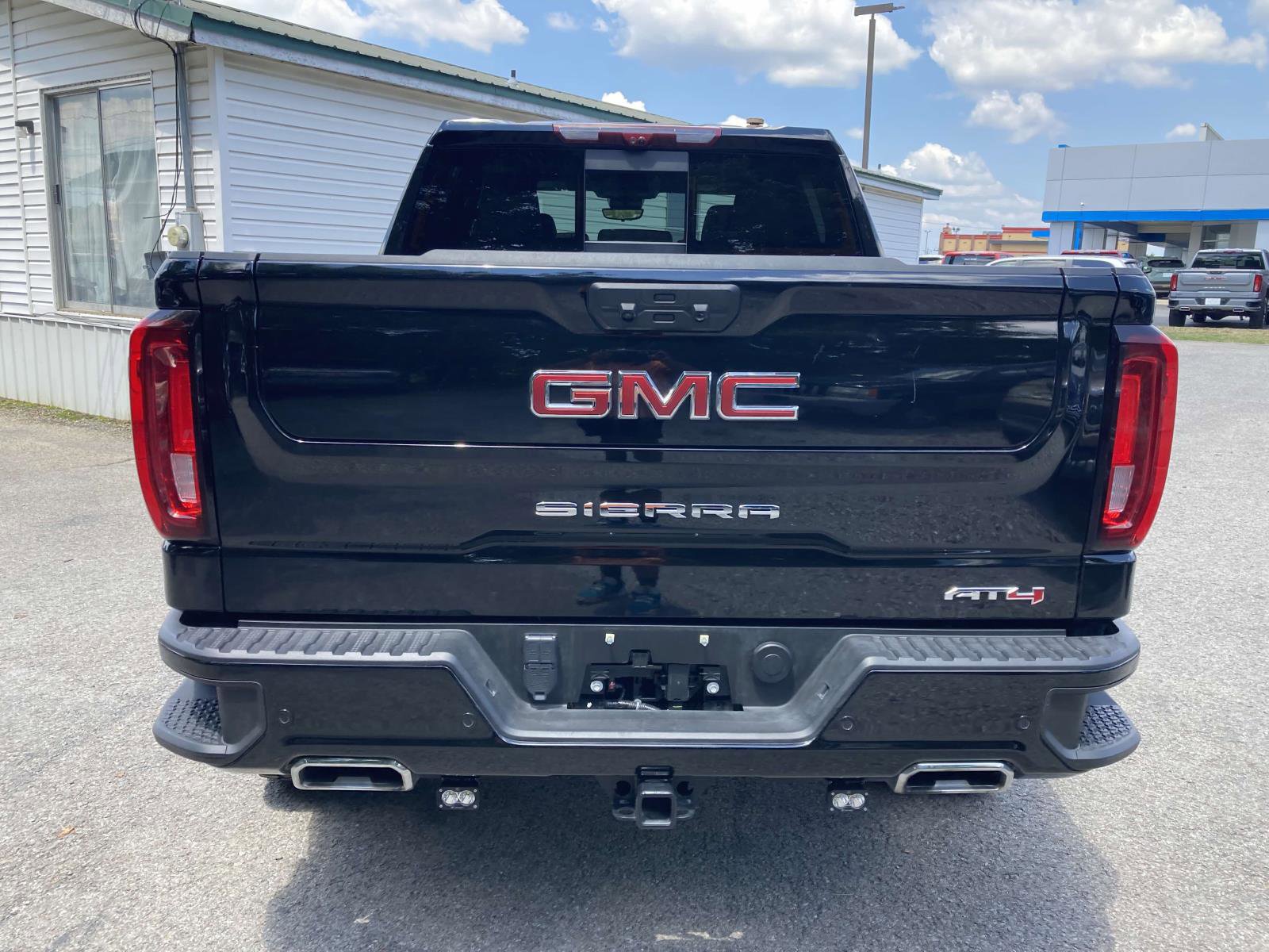 Used 2024 GMC Sierra 1500 AT4 w/ Technology Package image 3