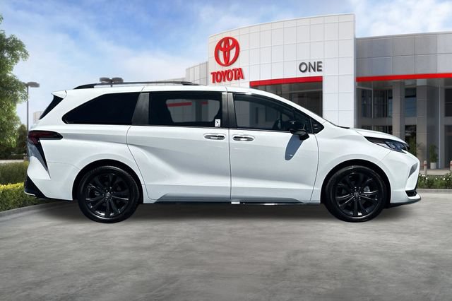 Certified 2026 Toyota Sienna XSE FWD image 3