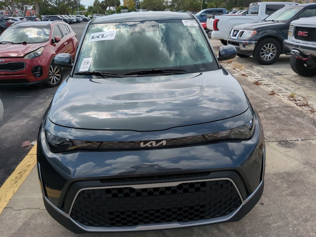 Certified 2025 Kia Soul LX w/ LX Technology Package FWD image 4