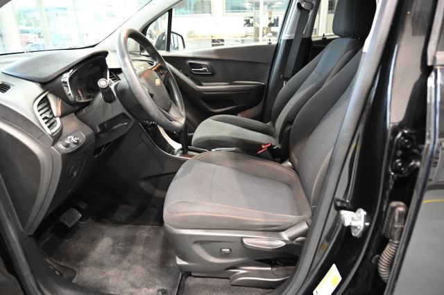 Used 2020 Chevrolet Trax LS w/ Tint and Cruise Package AWD/4WD image 9
