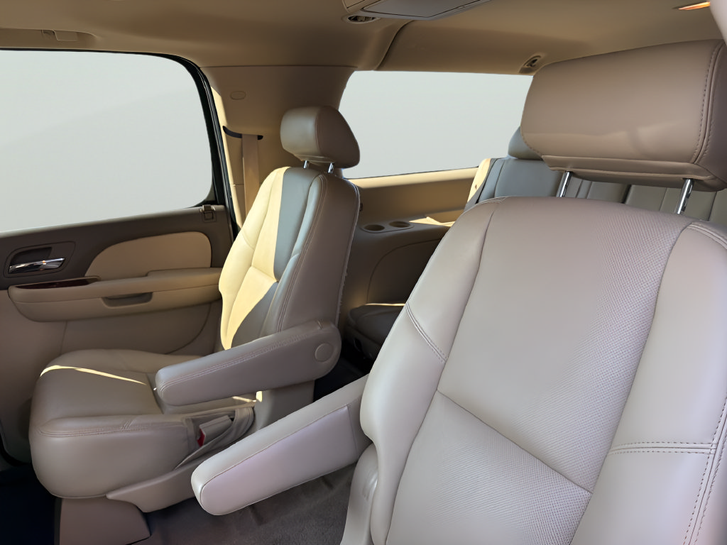 Used 2010 Chevrolet Suburban LTZ AWD/4WD image 33