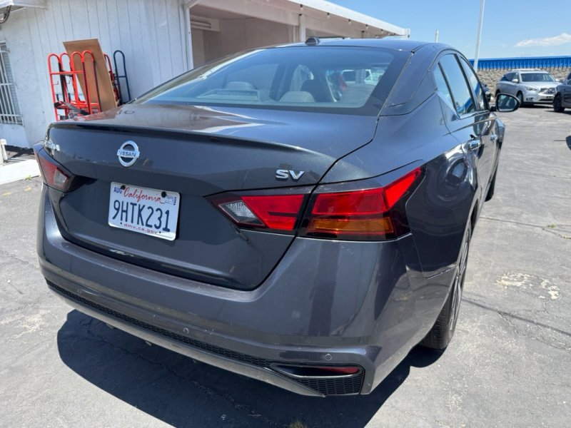 Used 2022 Nissan Altima 2.5 SV FWD image 9
