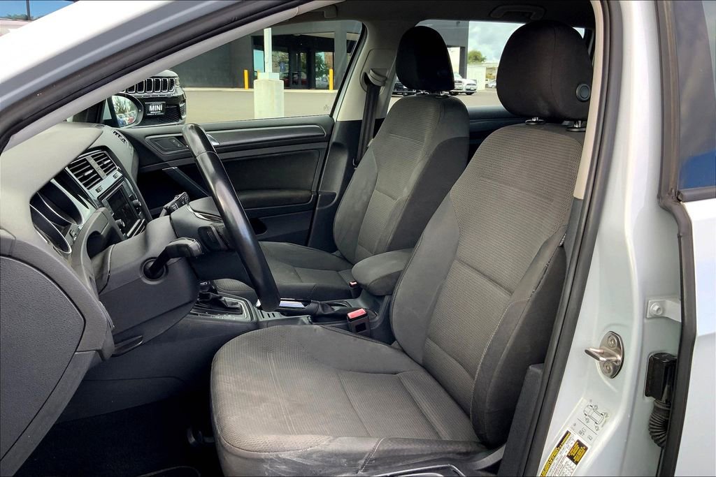 Used 2019 Volkswagen Golf SE image 24