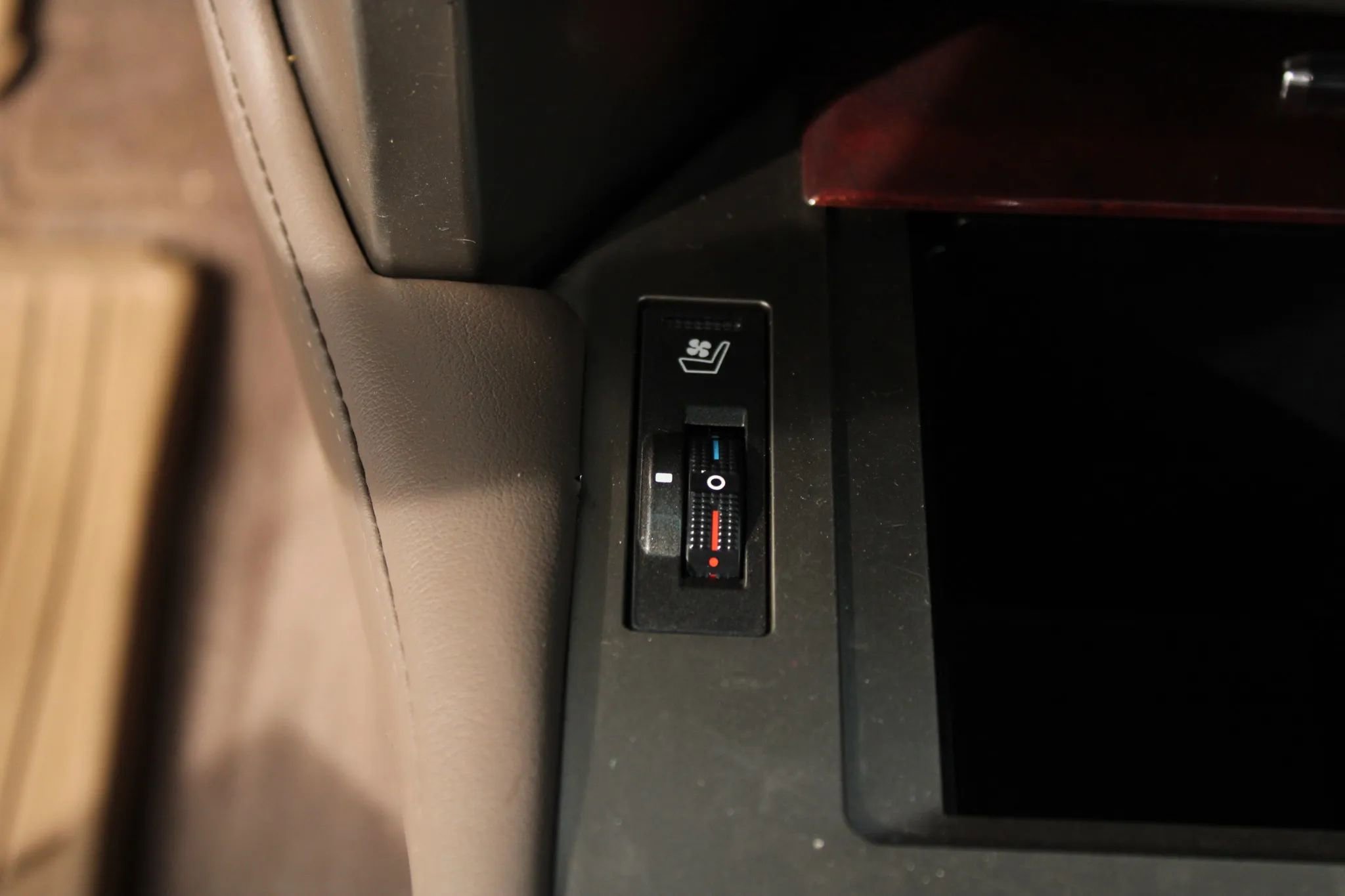 Used 2011 Lexus GX 460 image 30