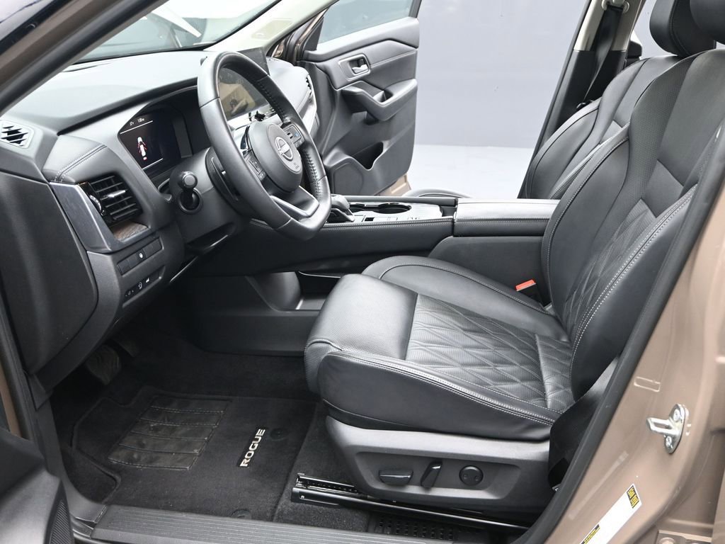 Used 2024 Nissan Rogue Platinum image 14
