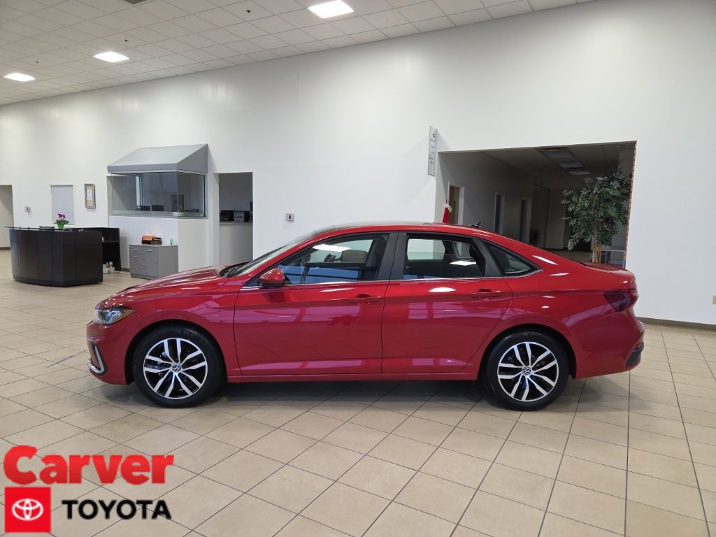 Used 2025 Volkswagen Jetta SE w/ Sunroof Package