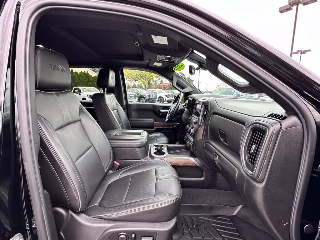 Used 2019 Chevrolet Silverado 1500 High Country w/ Technology Package AWD/4WD image 12
