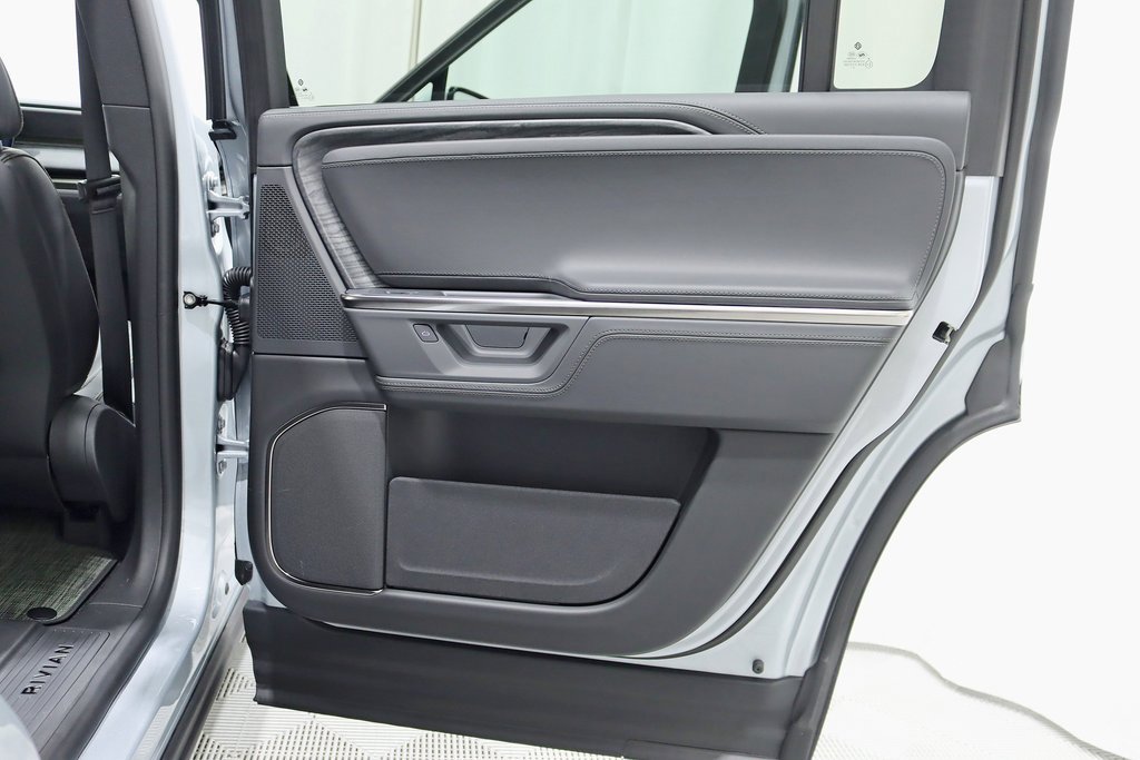 Used 2025 Rivian R1S Adventure image 34