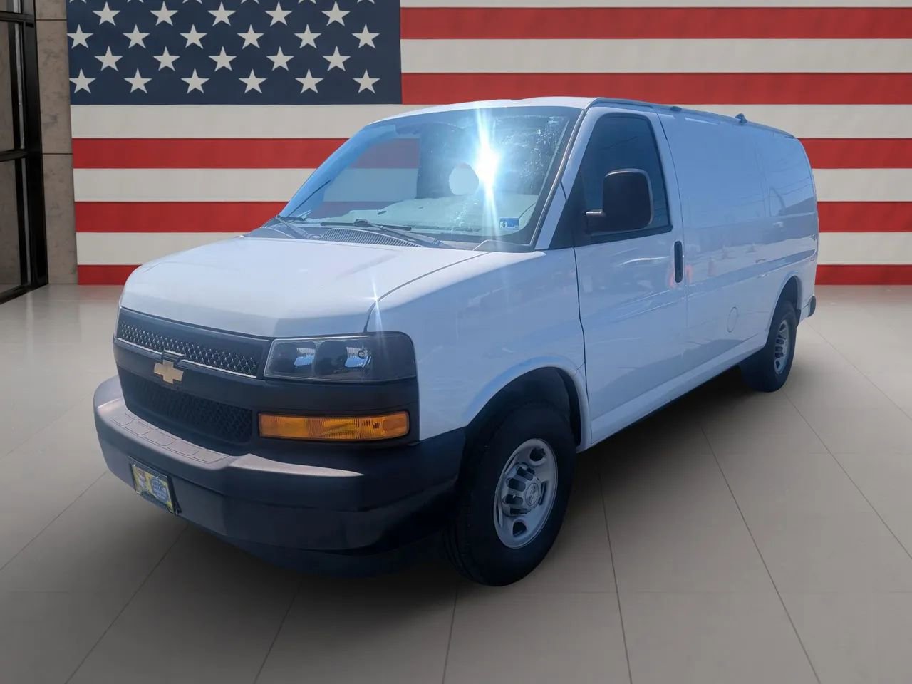 Used 2021 Chevrolet Express 2500 w/ Driver Convenience Package RWD image 1