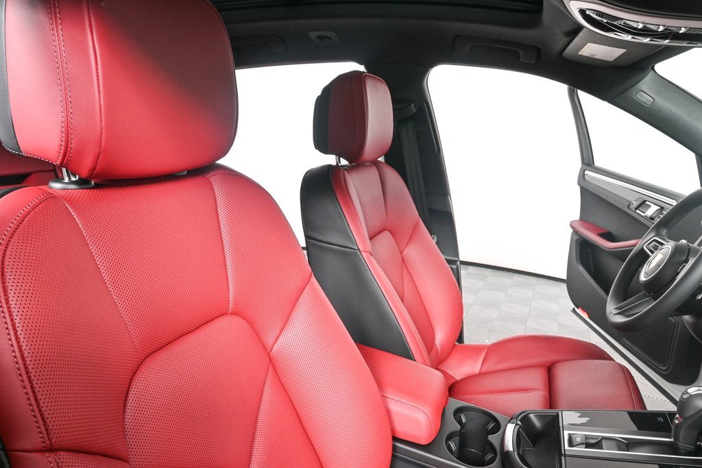 Certified 2025 Porsche Macan image 23