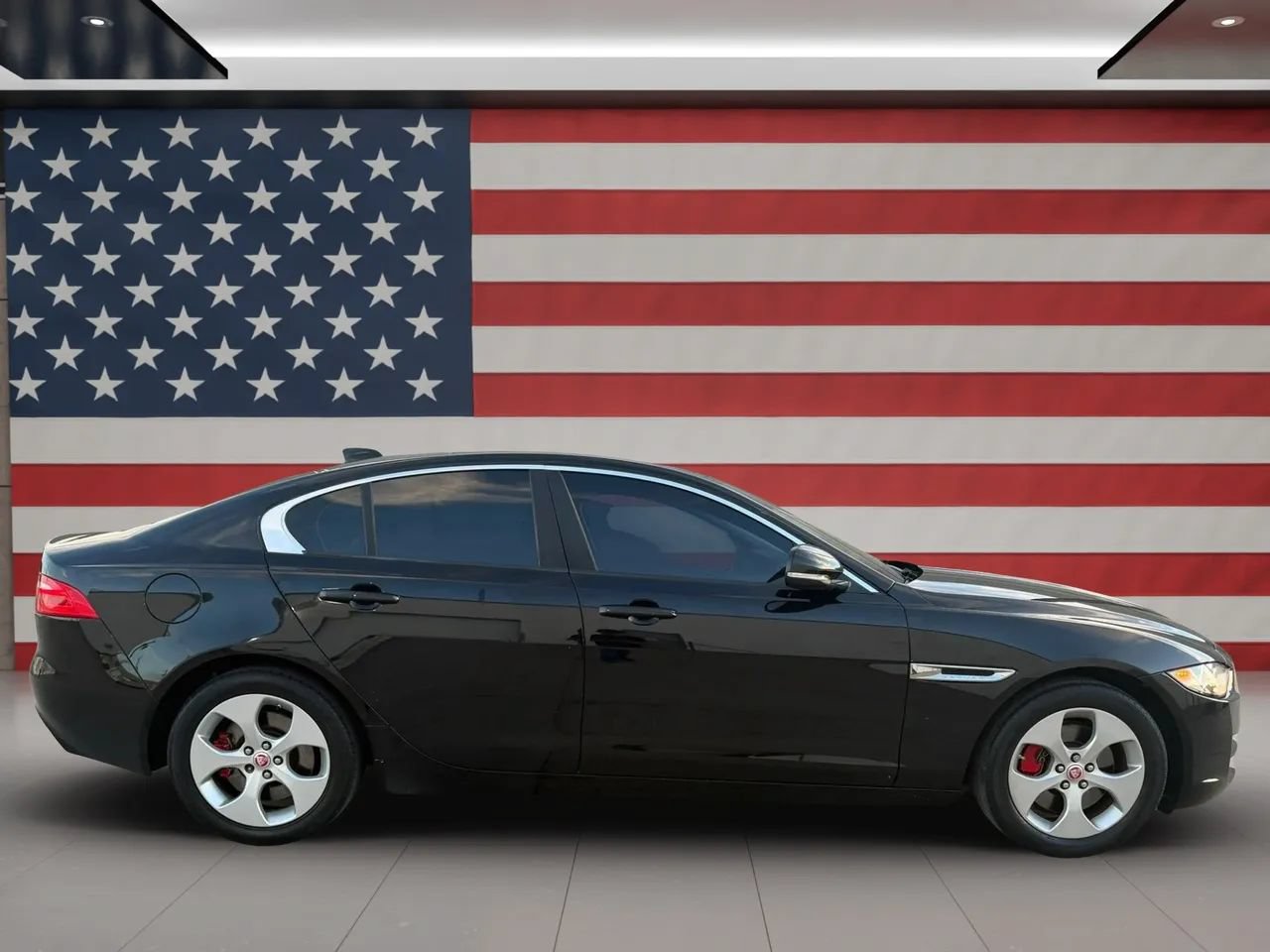 Used 2017 Jaguar XE RWD image 11
