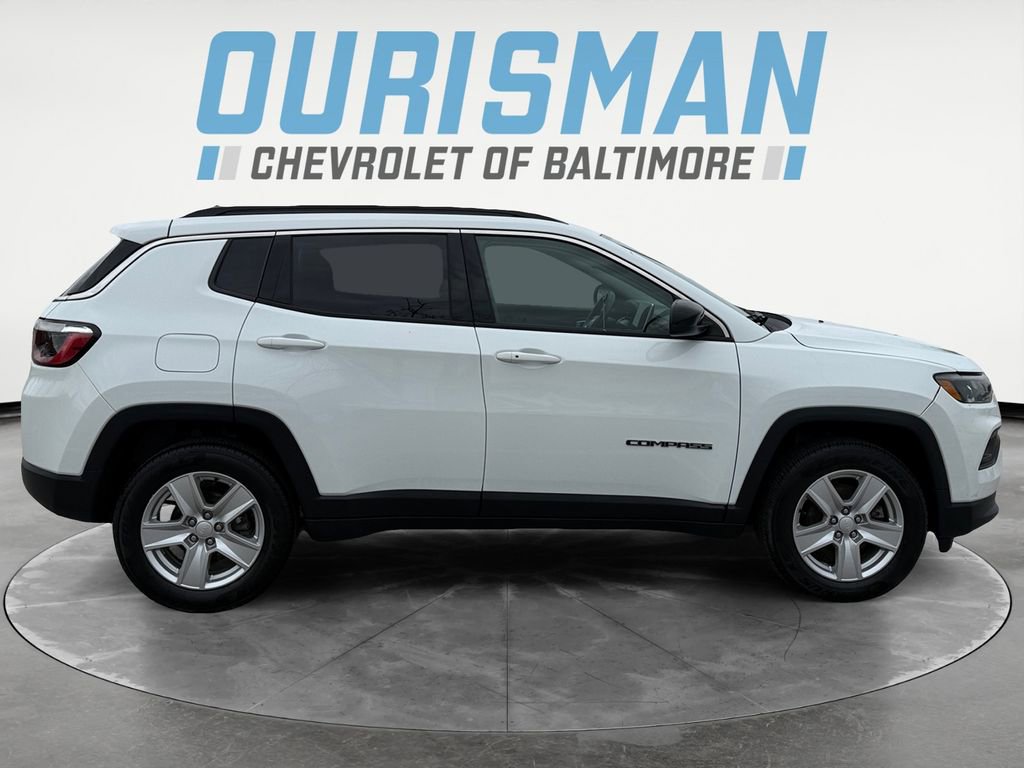 Used 2022 Jeep Compass Latitude w/ Sun and Sound Group AWD/4WD image 8