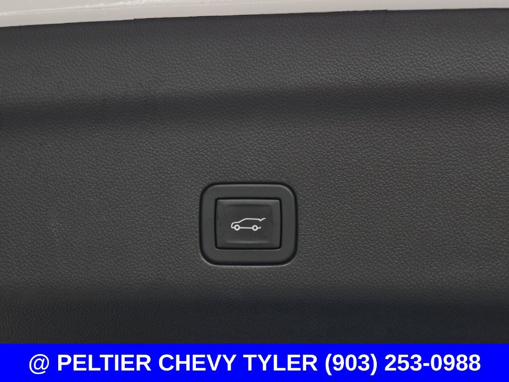 Used 2024 Chevrolet Suburban LT w/ Luxury Package RWD image 11