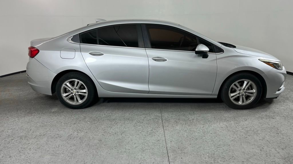 Used 2018 Chevrolet Cruze LT w/ LT Fleet Convenience Package FWD image 2