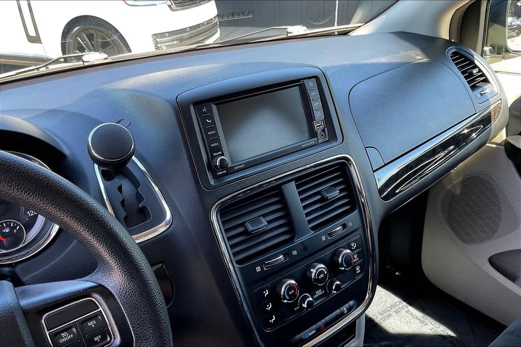 Used 2019 Dodge Grand Caravan SE FWD image 16