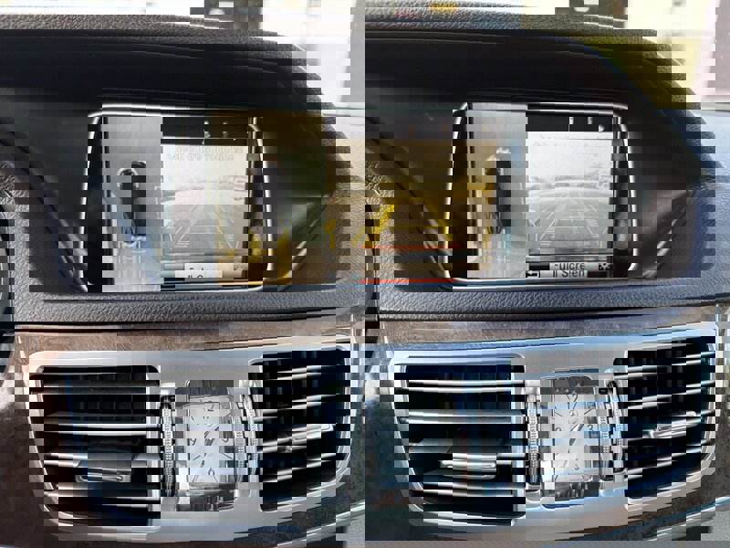 Used 2014 Mercedes-Benz E 250 BlueTEC Sedan image 19