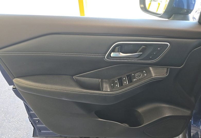 Used 2023 Nissan Rogue Platinum w/ Platinum Premium Package FWD image 10