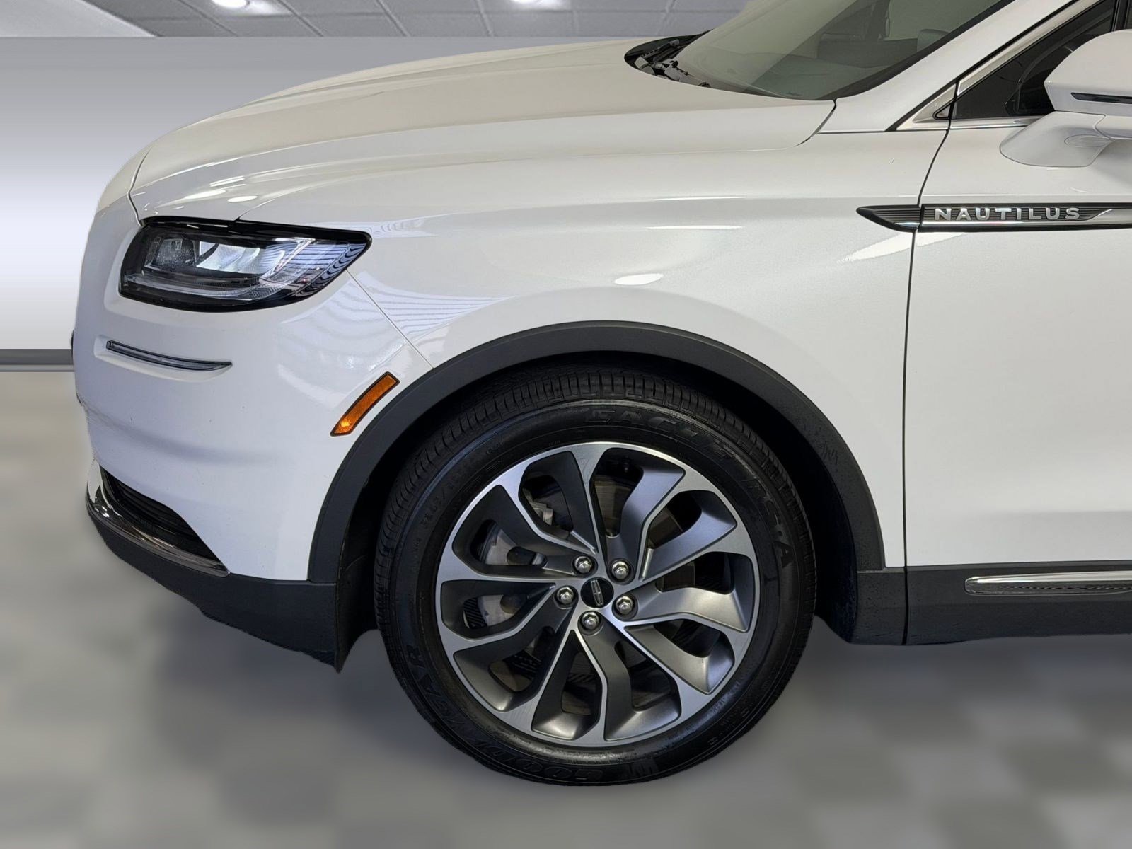 Used 2023 Lincoln Nautilus Reserve w/ Luxury Package image 11