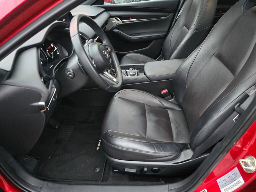 Used 2021 MAZDA MAZDA3 s image 23