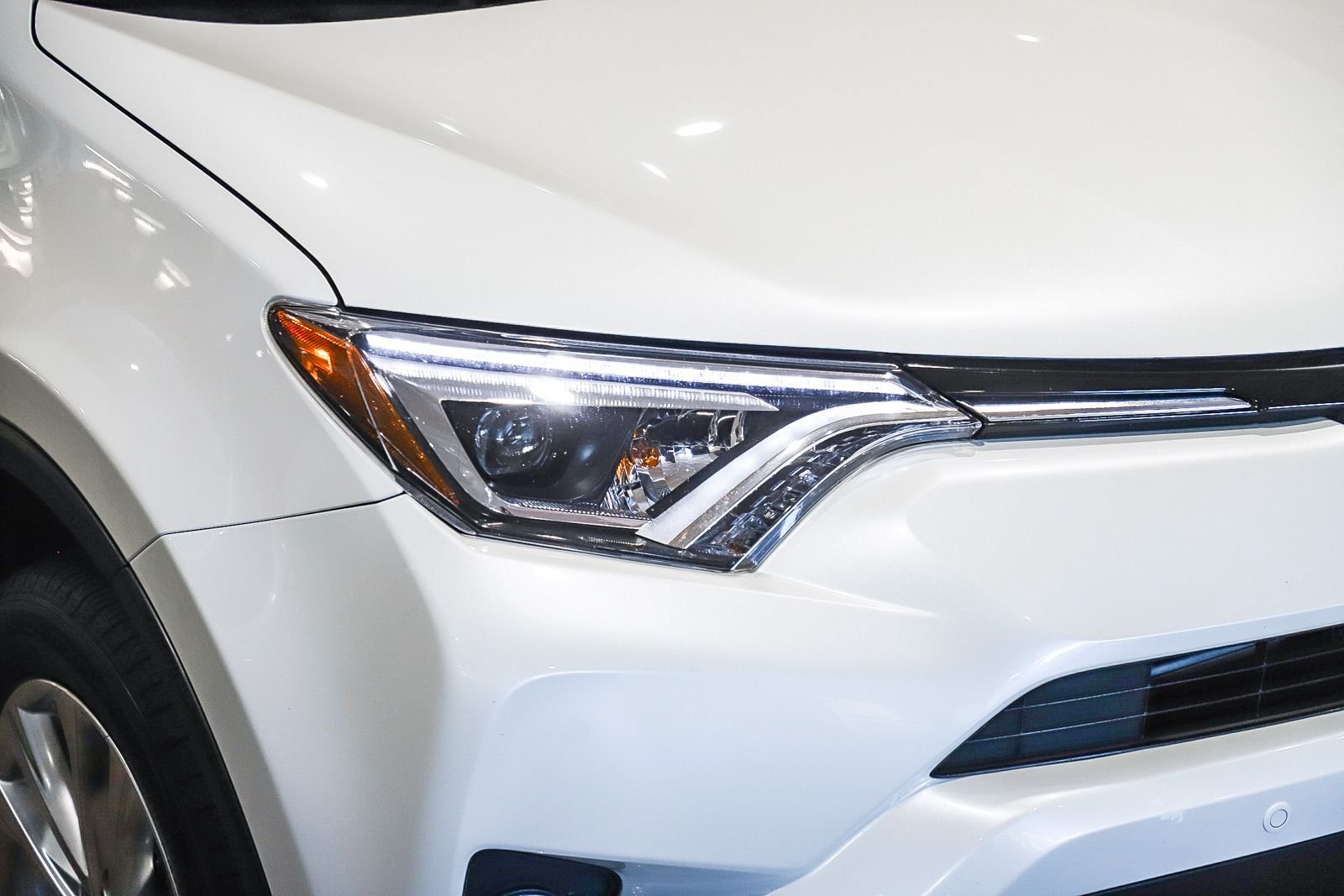 Certified 2017 Toyota RAV4 Limited w/ Advanced Technology Package AWD/4WD image 4