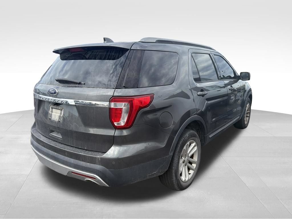 Used 2017 Ford Explorer XLT w/ Equipment Group 202A FWD image 26