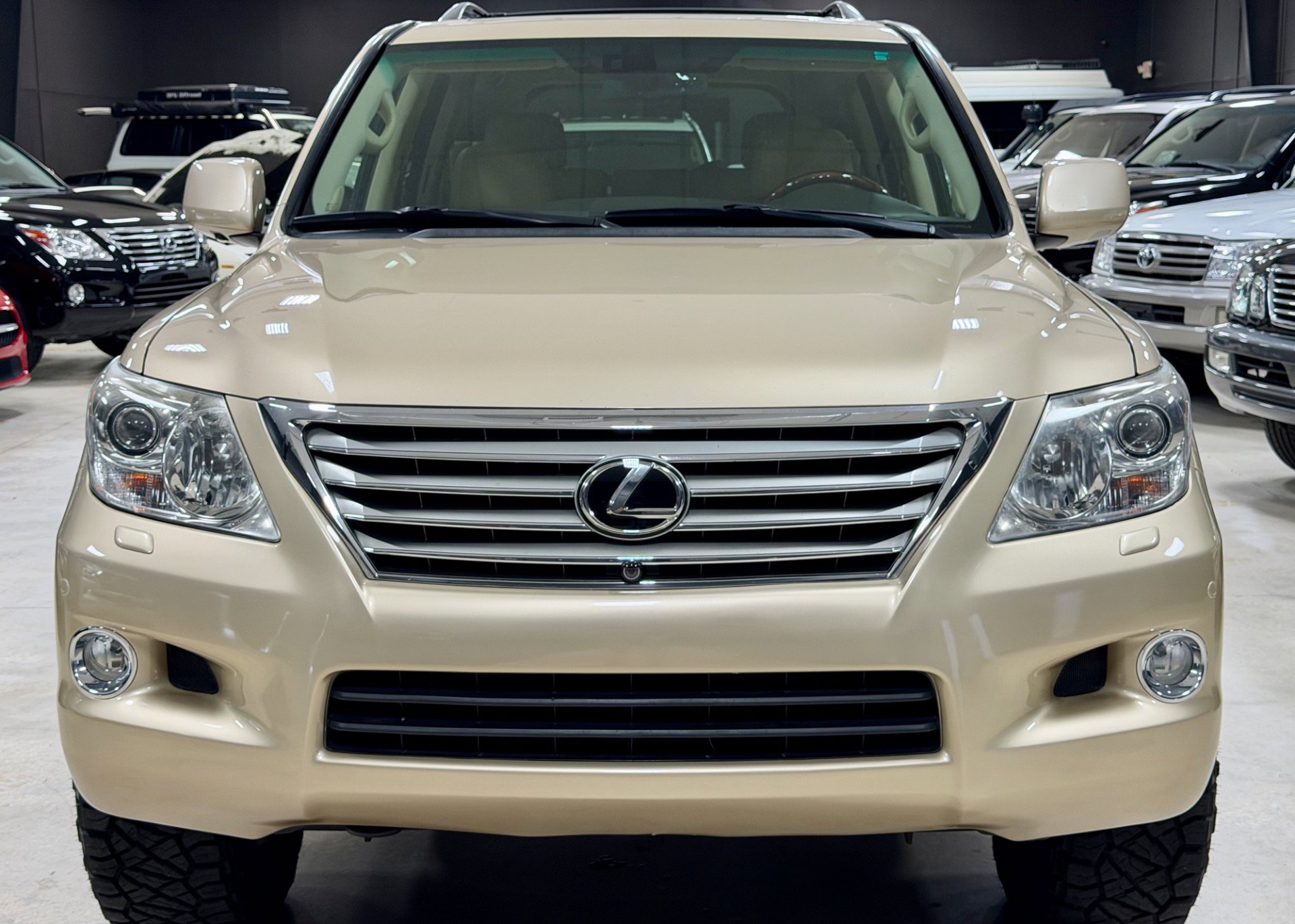 Used 2011 Lexus LX 570 4WD w/ Luxury Pkg w/Pre-crash image 5