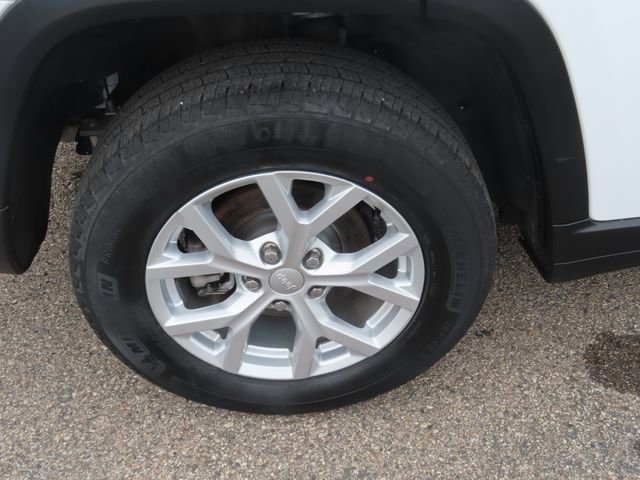 Used 2023 Jeep Grand Cherokee Limited AWD/4WD image 16