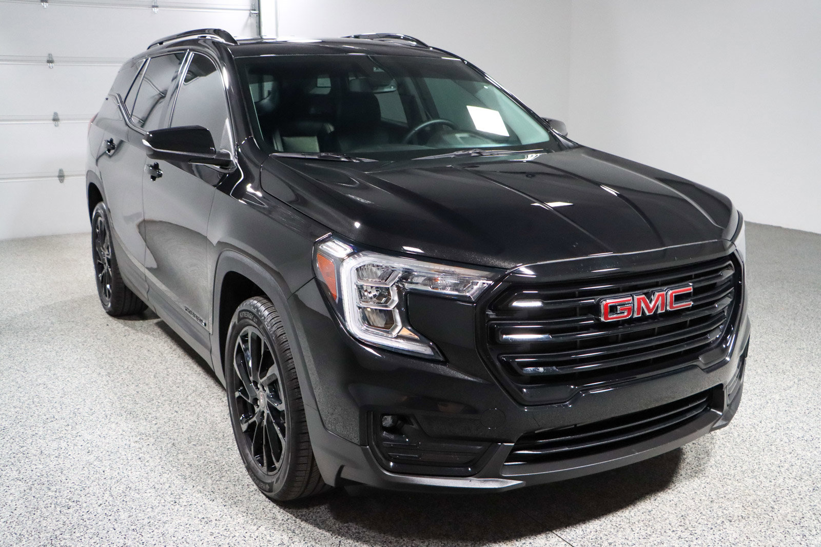 Used 2023 GMC Terrain SLT w/ Elevation Edition image 5