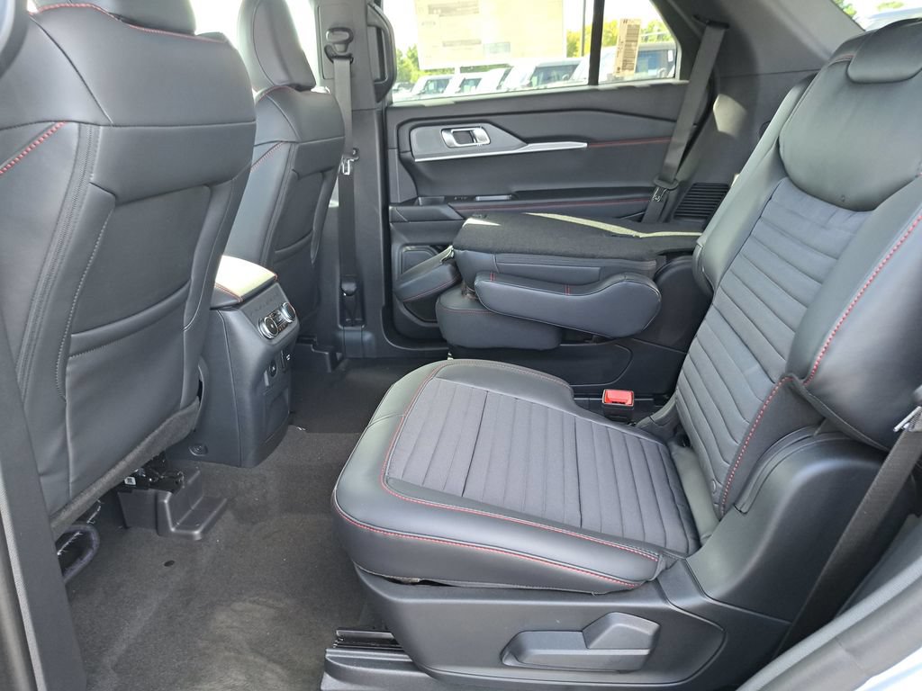 New 2026 Ford Explorer ST-Line w/ ST-Line Street Pack AWD/4WD image 16