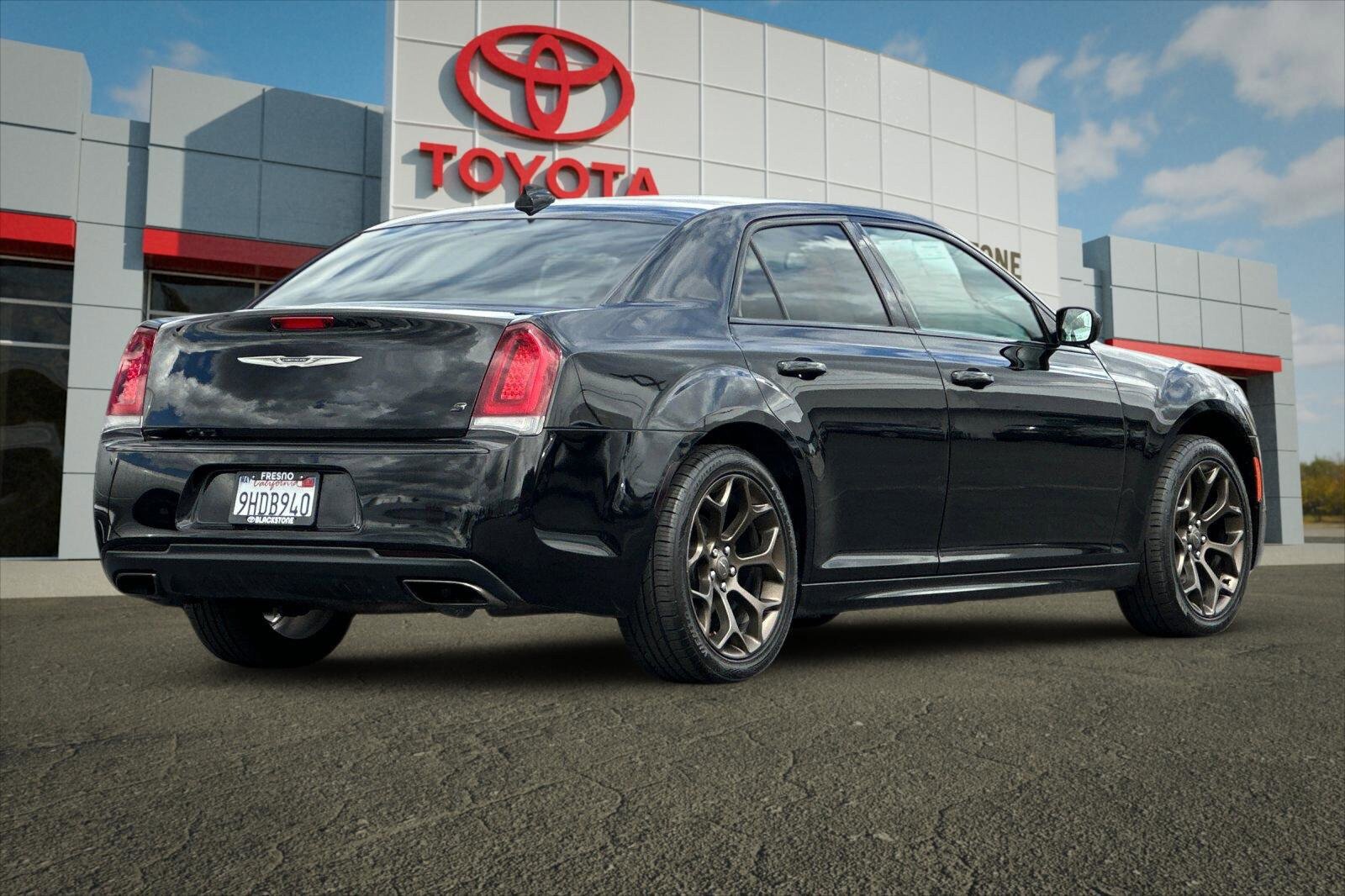 Used 2018 Chrysler 300 S w/ 300S Alloy Package image 3
