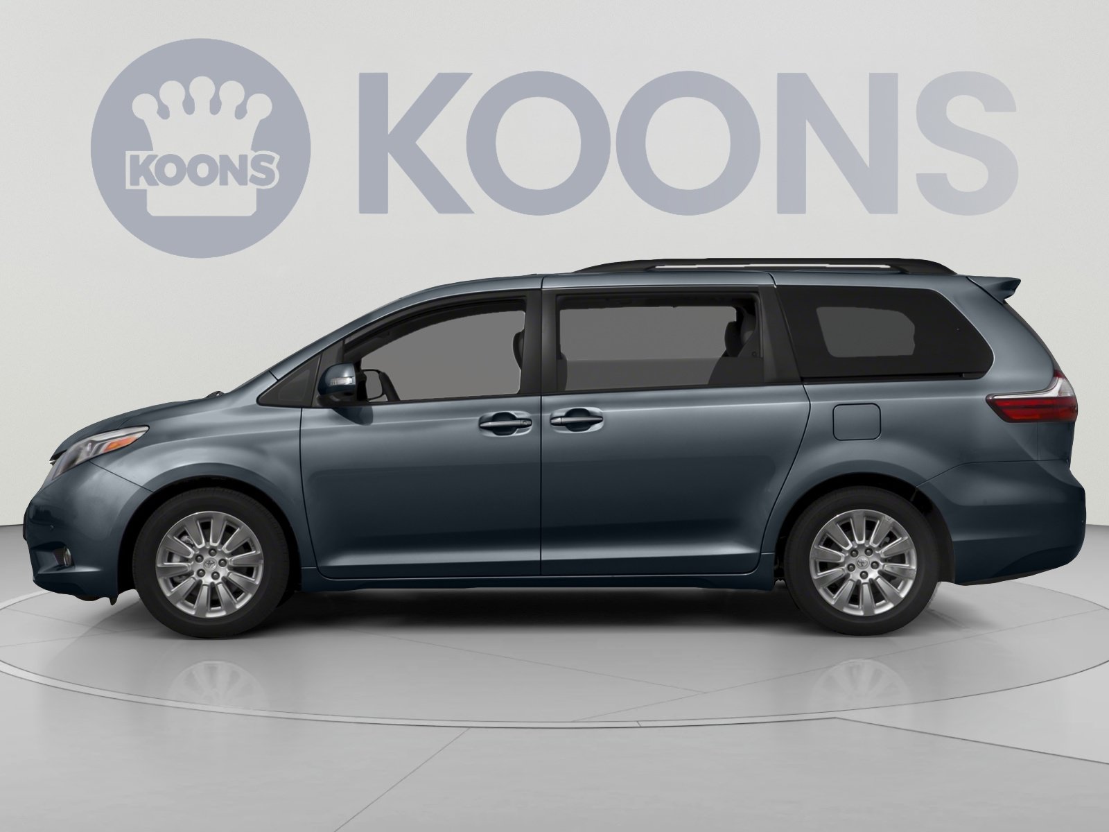 Used 2017 Toyota Sienna XLE w/ XLE Navigation Package FWD image 4
