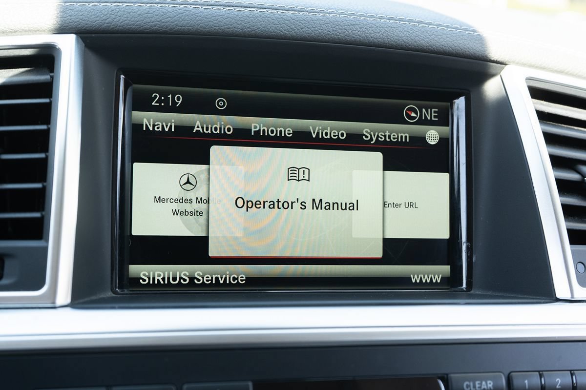 Used 2015 Mercedes-Benz GL 550 4MATIC image 36