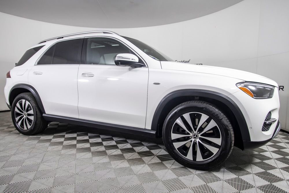 Used 2025 Mercedes-Benz GLE 450e 4MATIC image 2