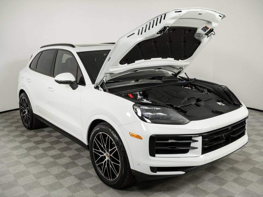 Certified 2026 Porsche Cayenne AWD/4WD image 35
