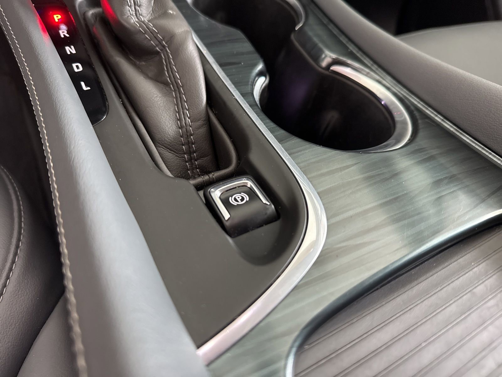 Used 2020 Buick Envision Essence FWD image 27