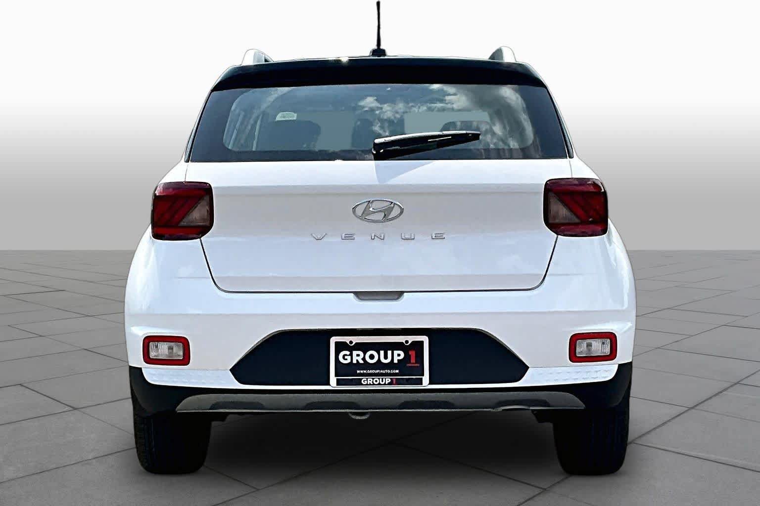 New 2026 Hyundai Venue SEL FWD image 4