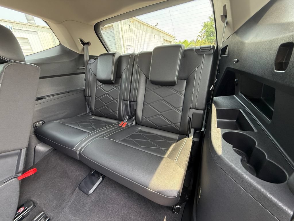 Used 2025 Volkswagen Atlas SE FWD image 23