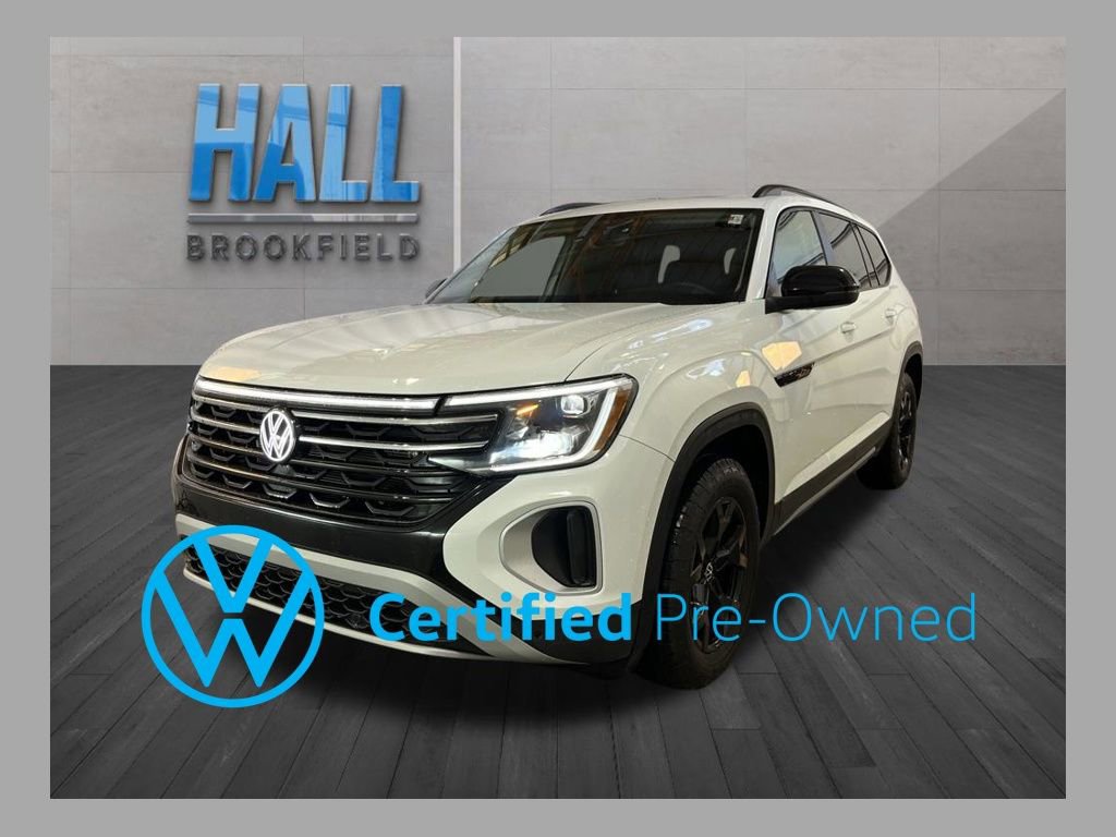 Certified 2025 Volkswagen Atlas Peak Edition SE AWD/4WD image 1