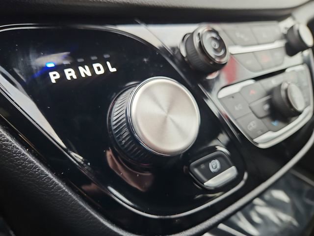 Used 2025 Chrysler Pacifica Select image 31