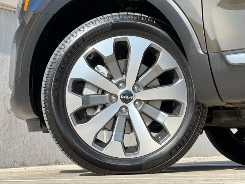 Used 2022 Kia Telluride S image 60