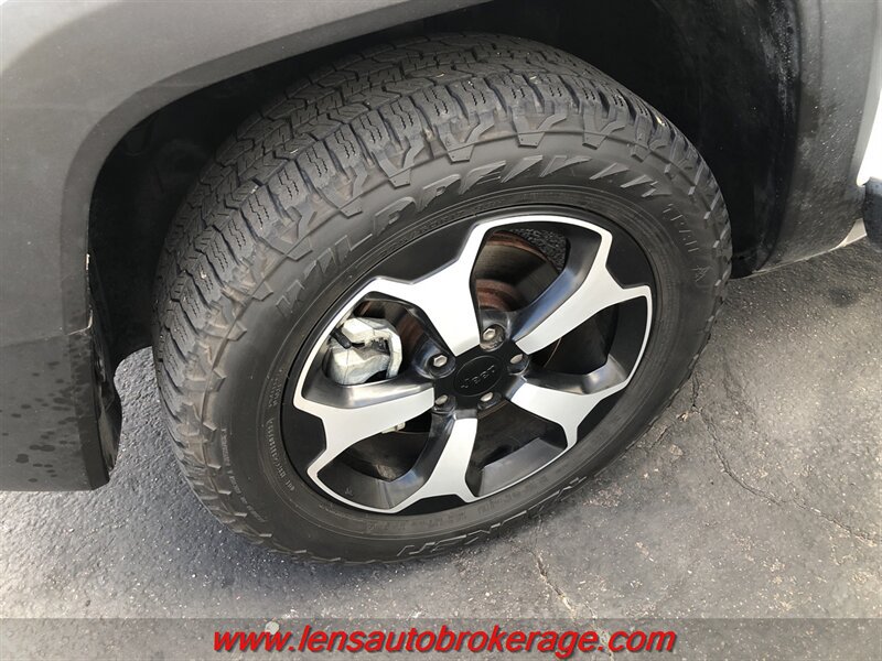 Used 2019 Jeep Renegade Trailhawk AWD/4WD image 25