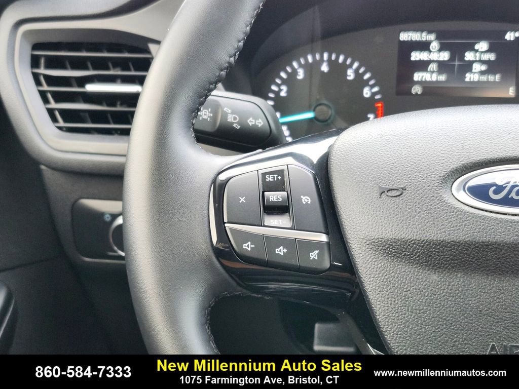 Used 2022 Ford Escape SE w/ Cold Weather Package image 26