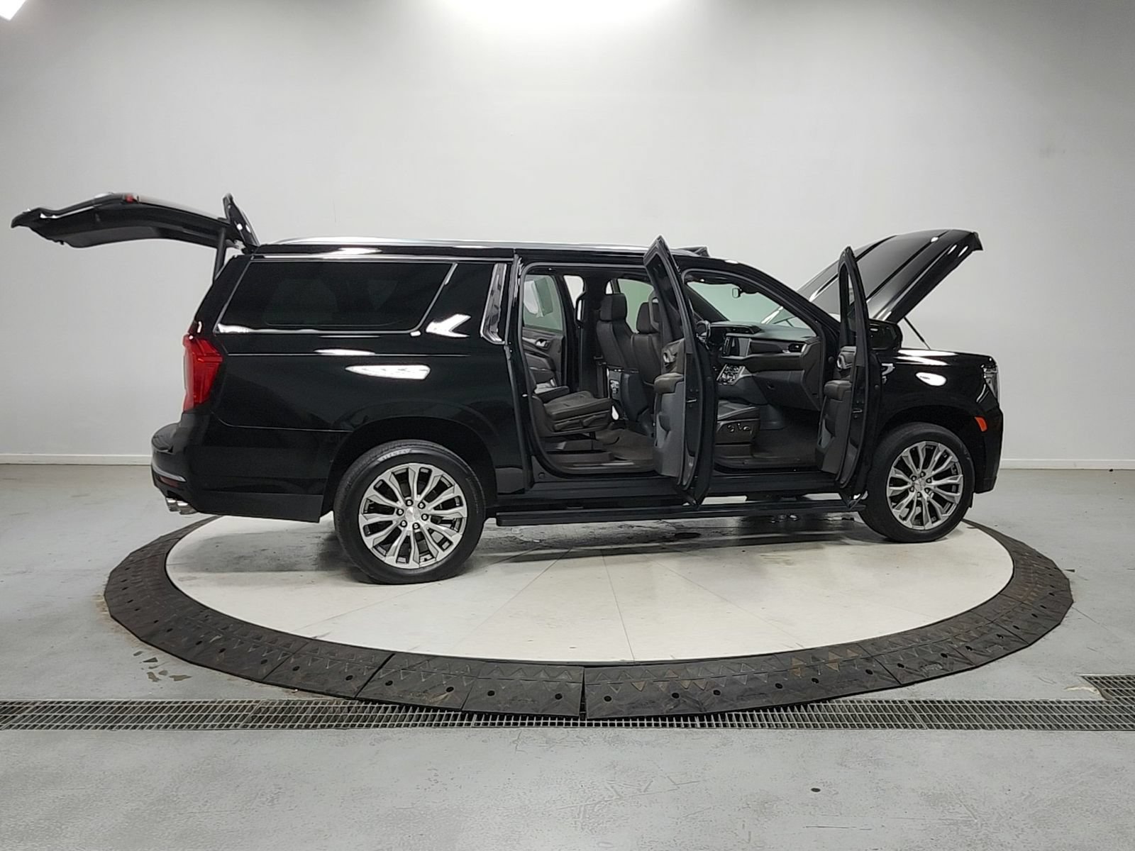 Used 2021 GMC Yukon XL Denali AWD/4WD image 16