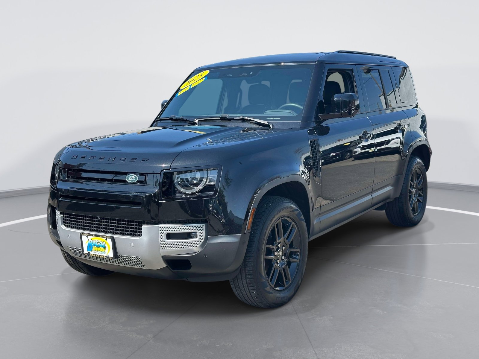 Used 2025 Land Rover Defender 110 S AWD/4WD image 3