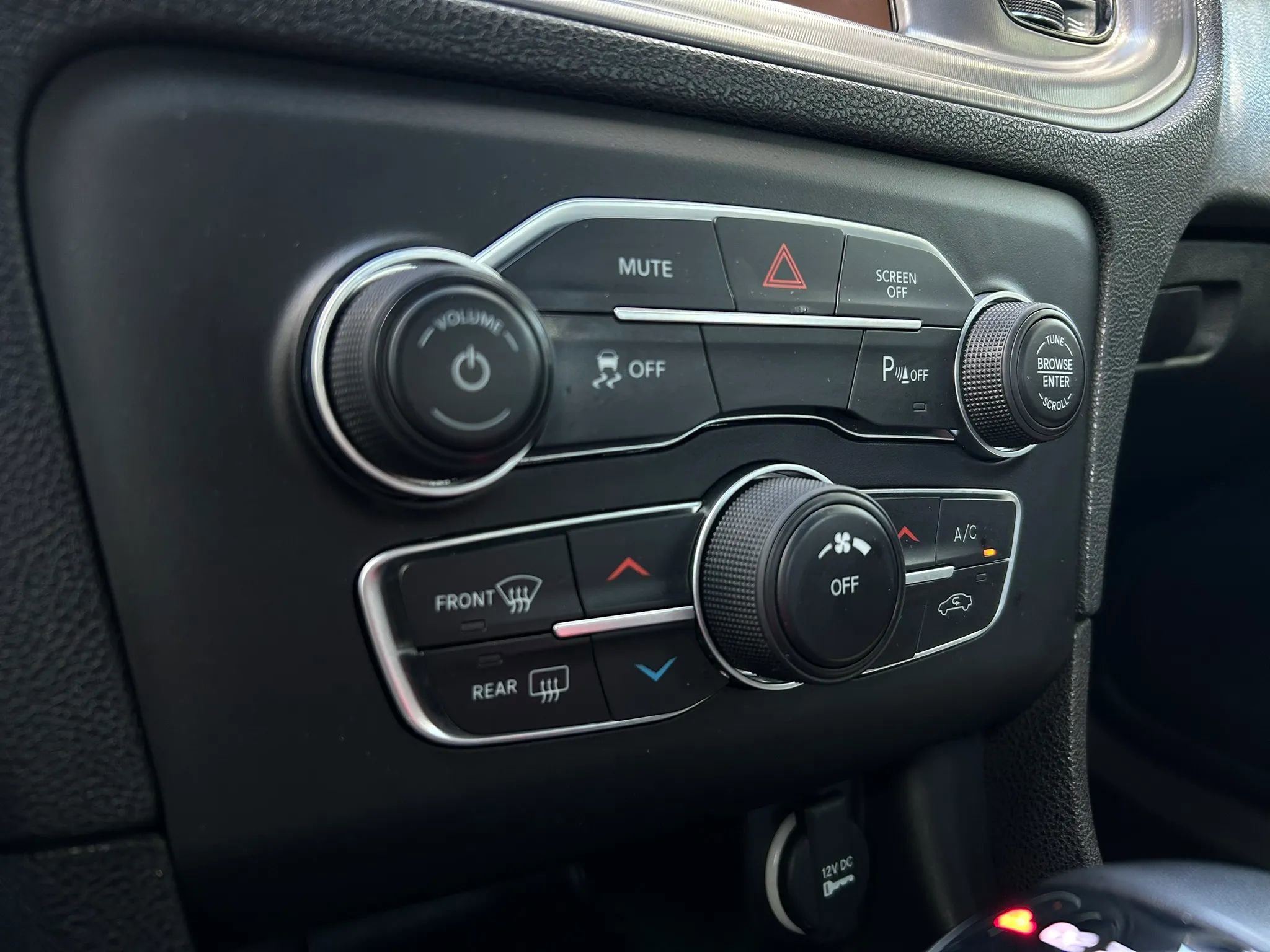 Used 2023 Dodge Charger SXT w/ Blacktop Package image 12