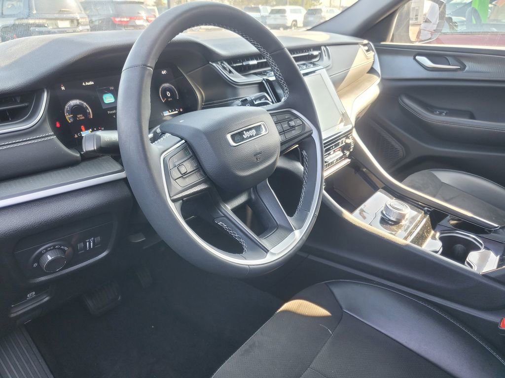 Used 2023 Jeep Grand Cherokee L Laredo image 14