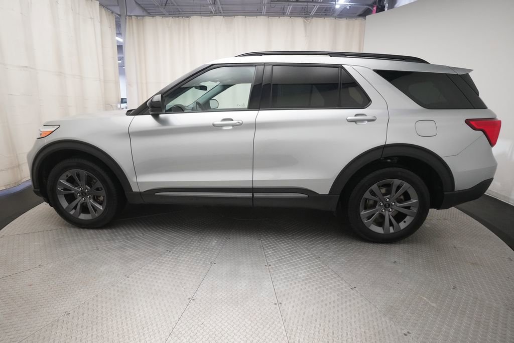 Used 2023 Ford Explorer XLT w/ Equipment Group 202A AWD/4WD image 24