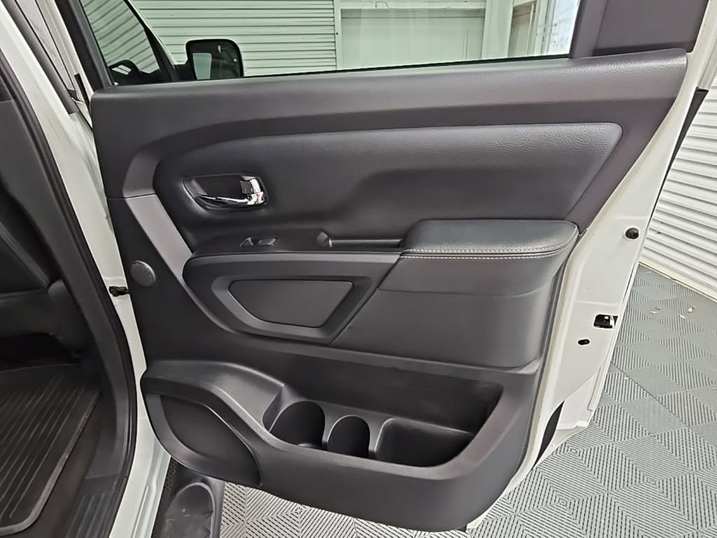 Used 2018 Nissan Titan SL w/ Midnight Edition image 36