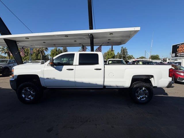 Used 2018 Chevrolet Silverado 2500 W/T w/ WT Convenience Package AWD/4WD image 3