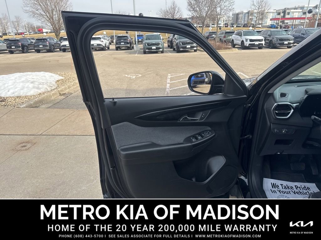 Used 2024 Chevrolet TrailBlazer LT AWD/4WD image 10